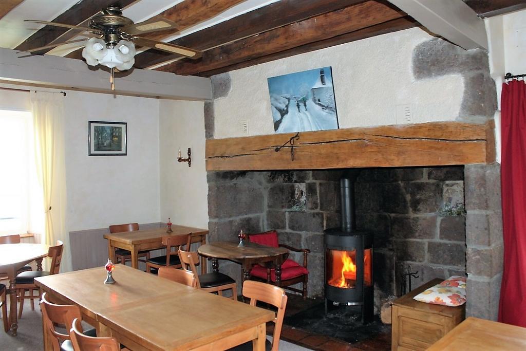 Auberge Hotel De Tournemire - Cantal Exterior photo