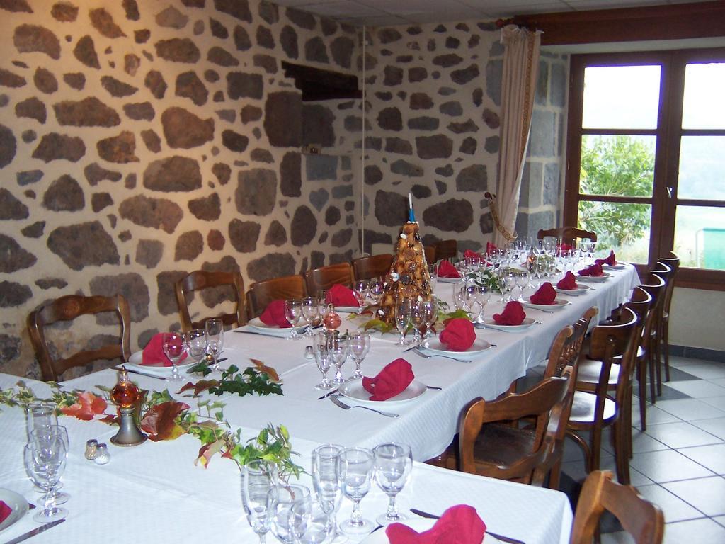 Auberge Hotel De Tournemire - Cantal Exterior photo